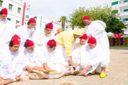 Image du Maroc Professionnelle de  Sa Majesté le Roi Mohammed VI, Amir Al-Mouminine,  effectue le rituel du sacrifice de bélier conformément à la tradition du prophète Mohammed (SAW), à l’occasion de l’Aïd Al-Adha, lundi, 12 août 2019 au palais du royale de Tétouan. (Photo/ SPPR) via Jalilbounhar.com